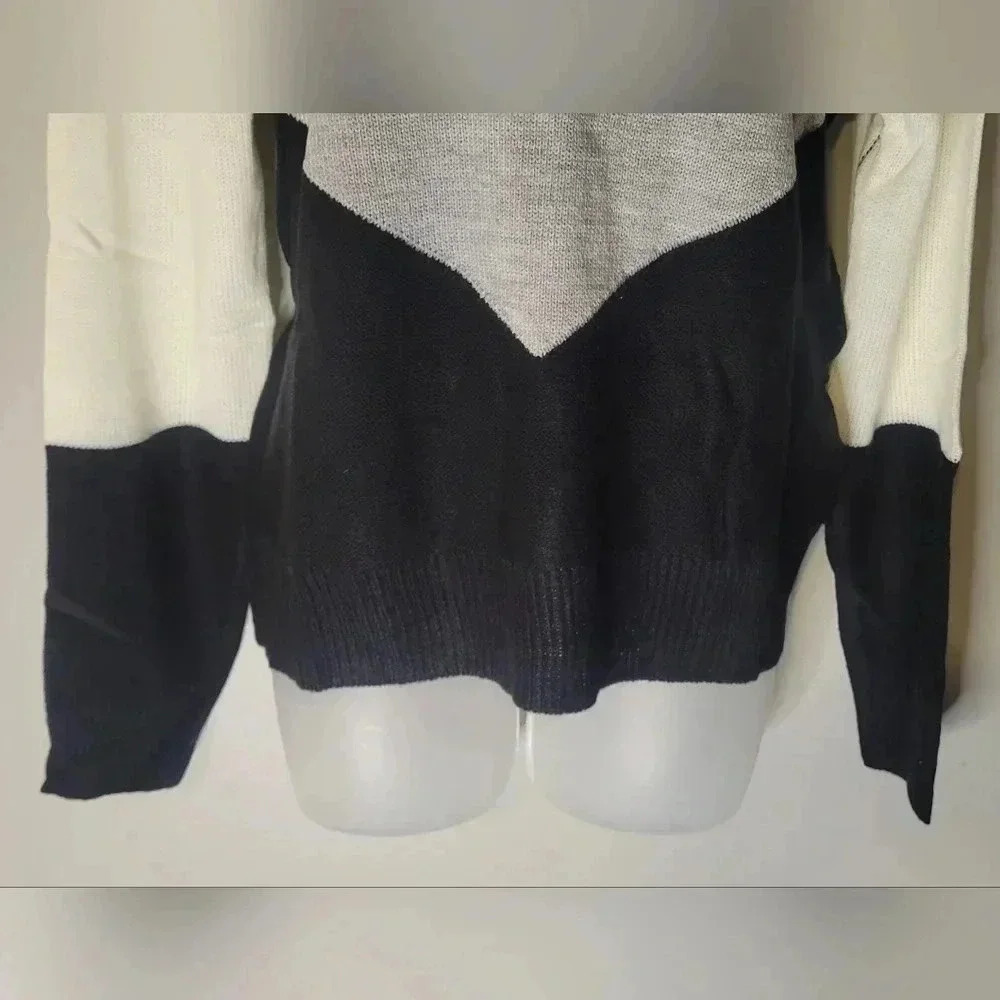 NWOT Scoop neck sweater, gray, Ivory & black sweater, womens size Large - Picture 2 of 6